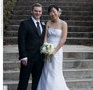 ny york city wedding outdoor cupcake display helen eric