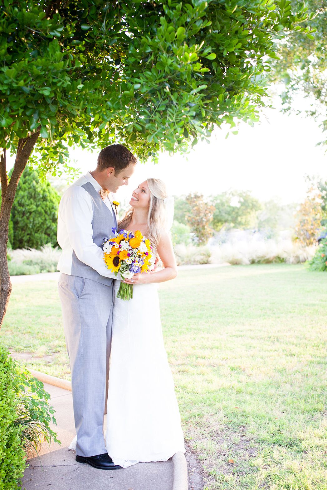 A Casual Wedding at Barr Mansion & Artisan Ballroom in Austin, Texas