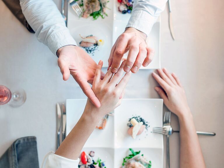 https://www.theknot.com/content/how-to-propose-at-a-restaurant