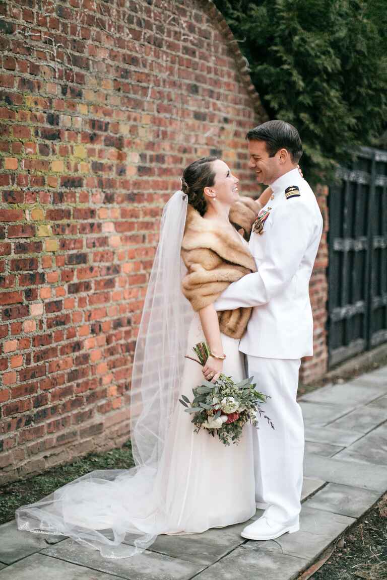 18 Breathtaking Winter Wedding Photos