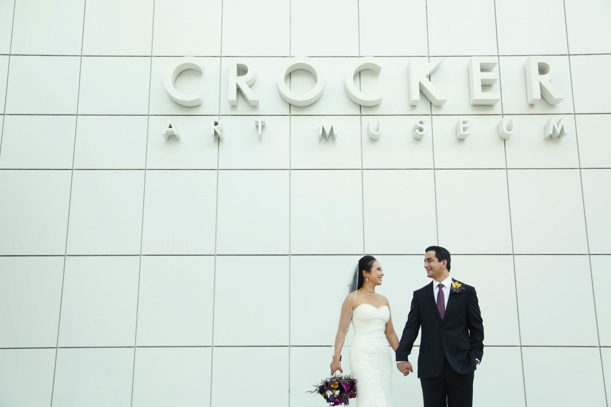 A Modern Museum Wedding At Crocker Art Museum In Sacramento California   D58d9058 4aaf 11e5 9816 22000aa61a3e