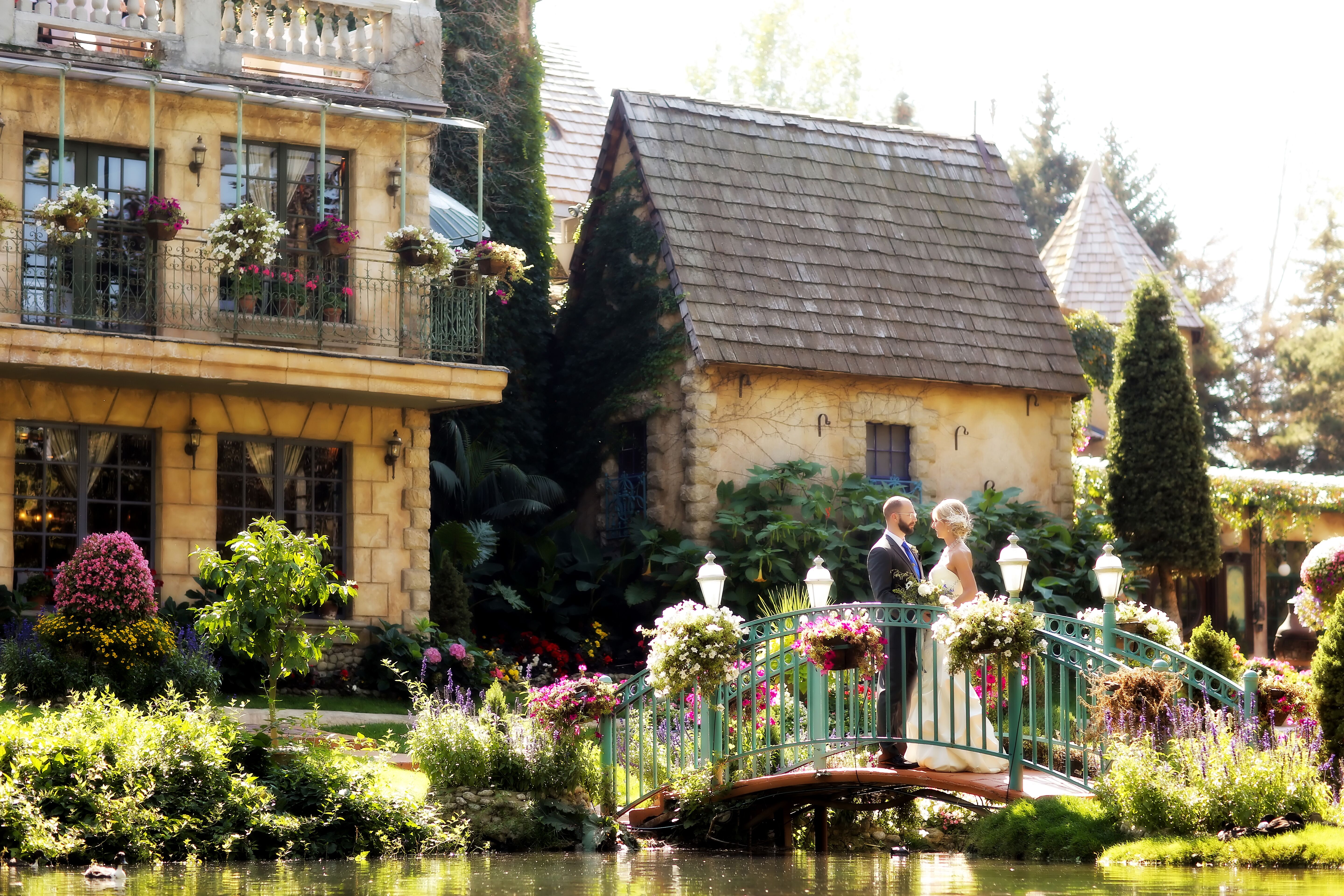 A Modern  Mountain Wedding  at La Caille in Sandy Utah 