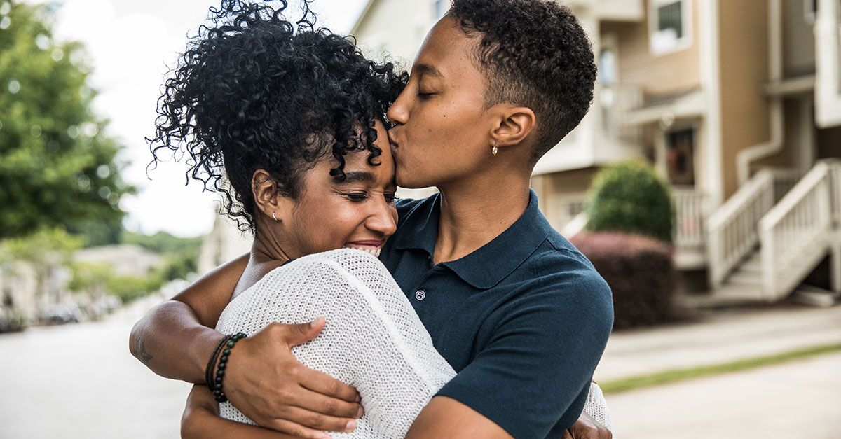 7 Different Types Of Hugs, What They Mean & Benefits Of Hugging