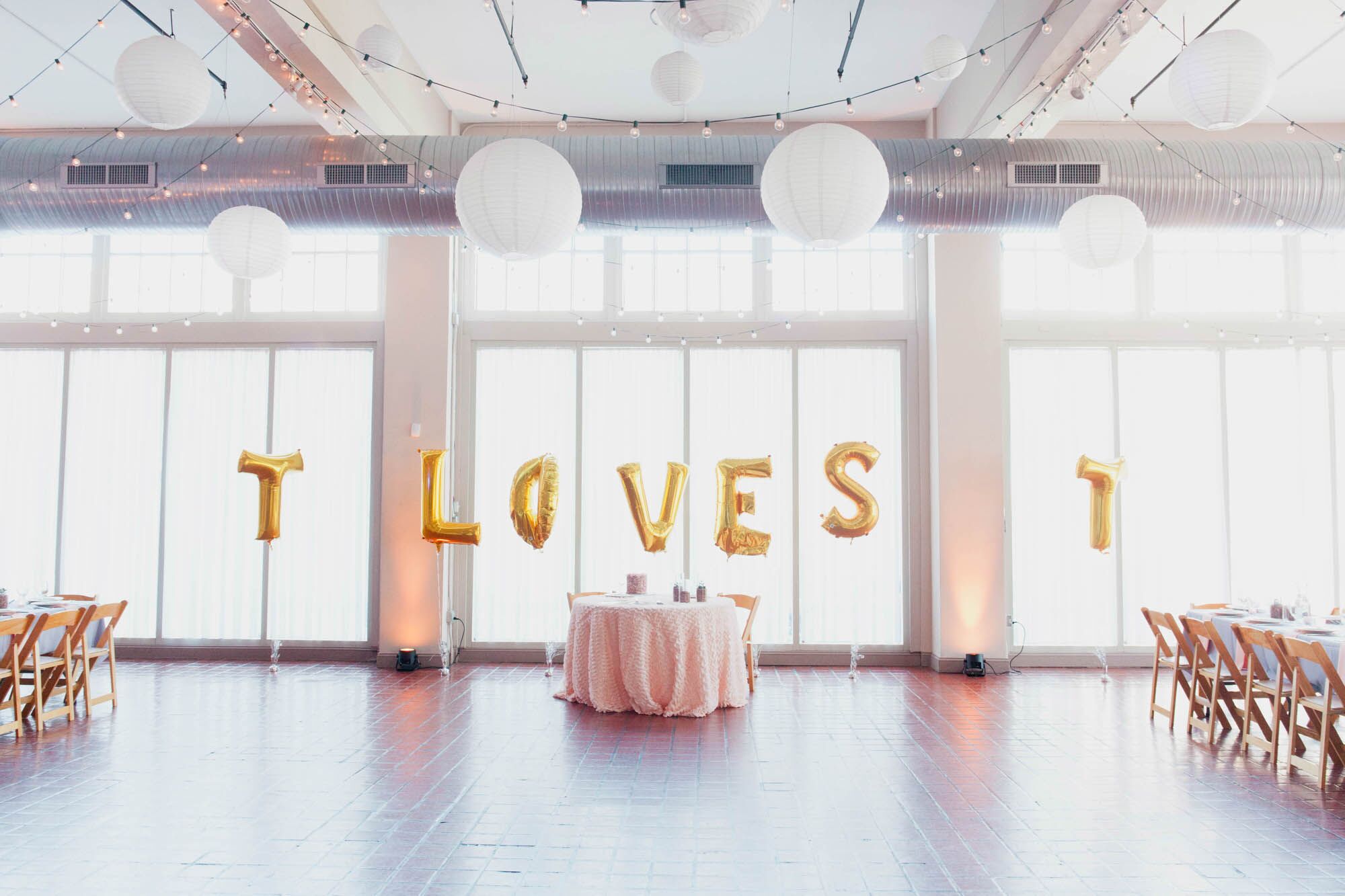 Sweetheart Table with Gold Balloon Backdrop