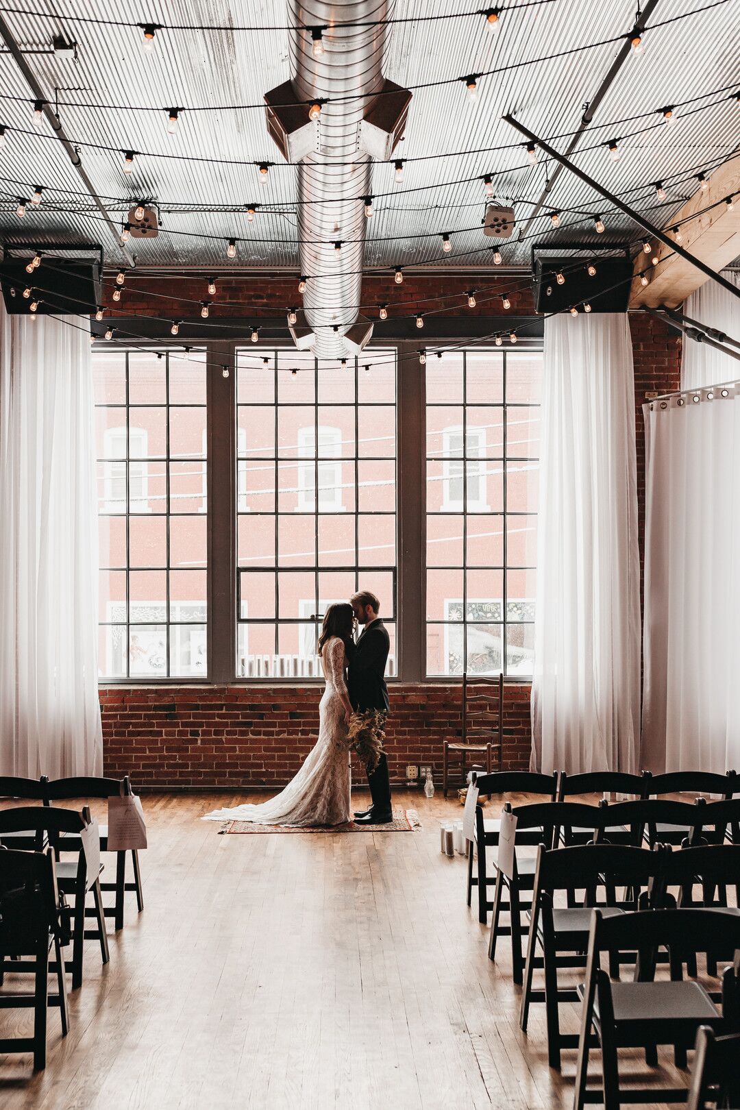 A Minimalist Winter Wedding at The Everly Event Space in Kansas City ...