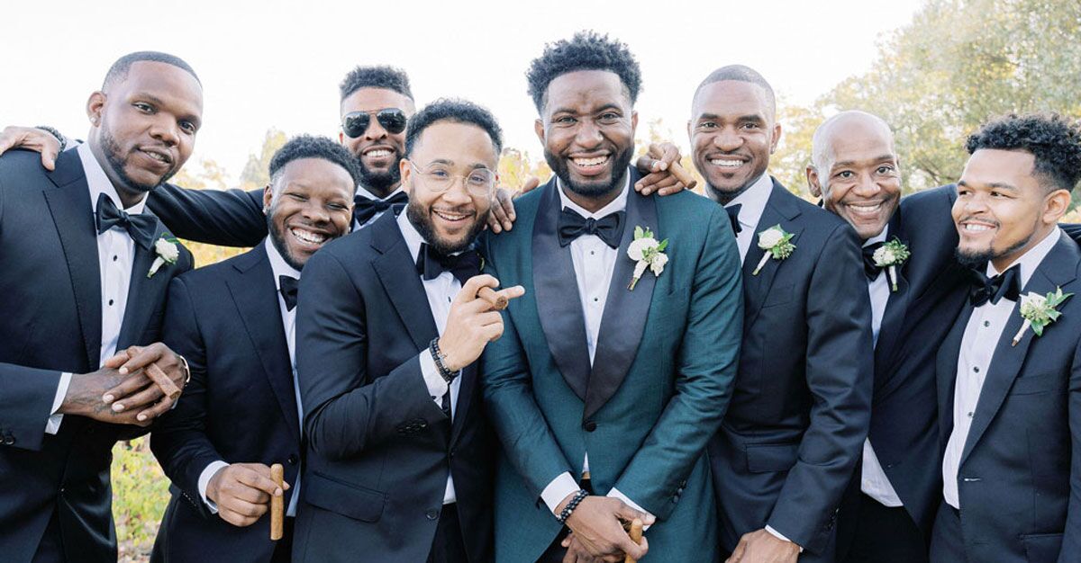 21 Groomsmen Photos to Take on Your Wedding Day