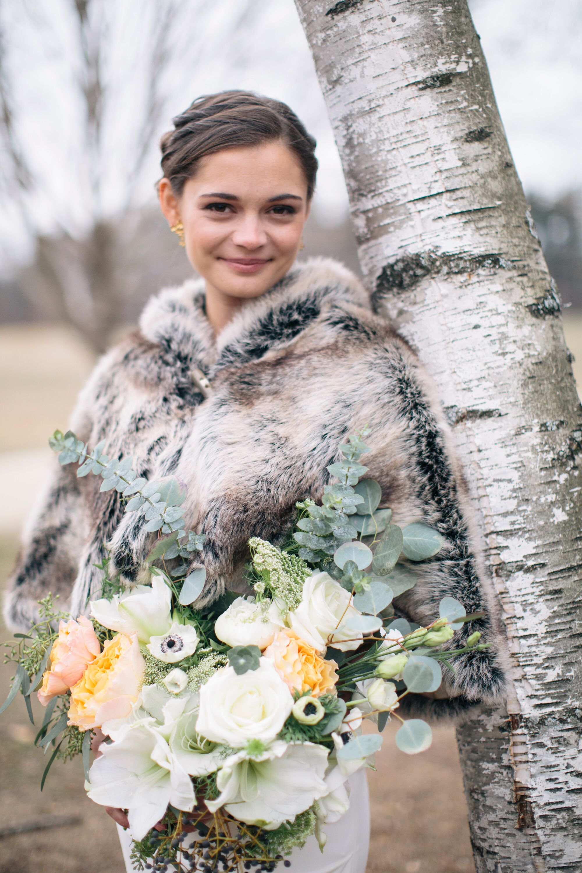 fur-stole-wedding-dress-accessory