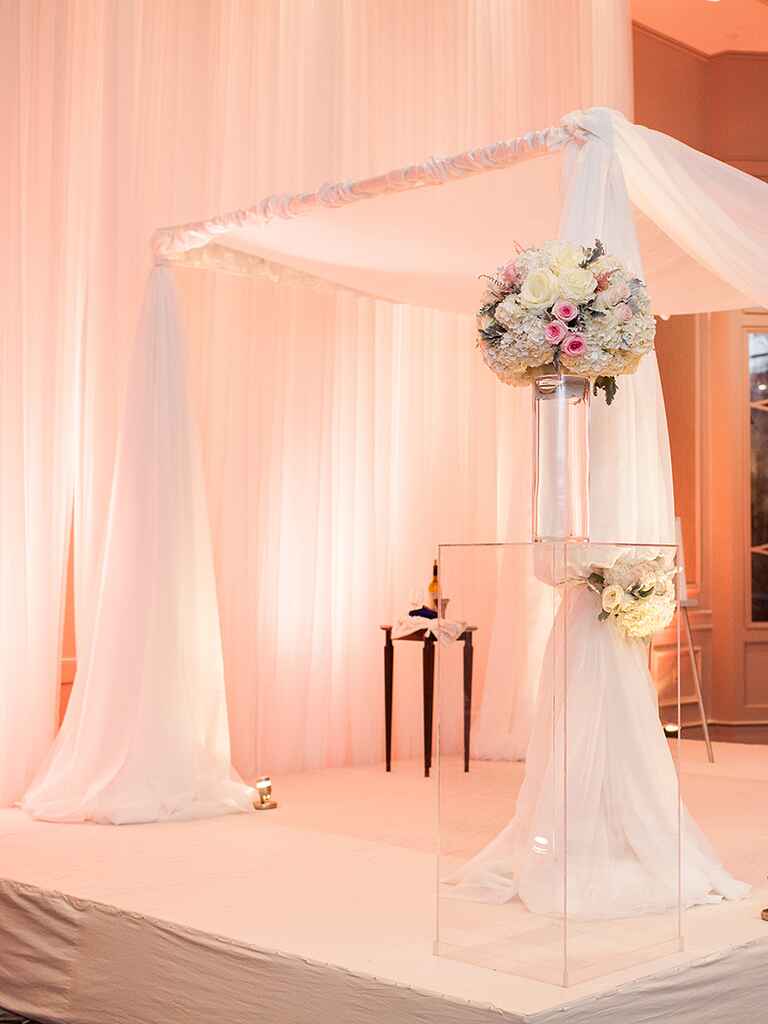 17 Creative Indoor Wedding Arch  Ideas