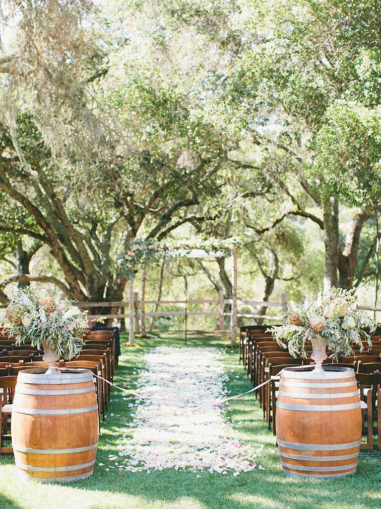 15 Ideas to Steal From These Rustic Wedding Aisles