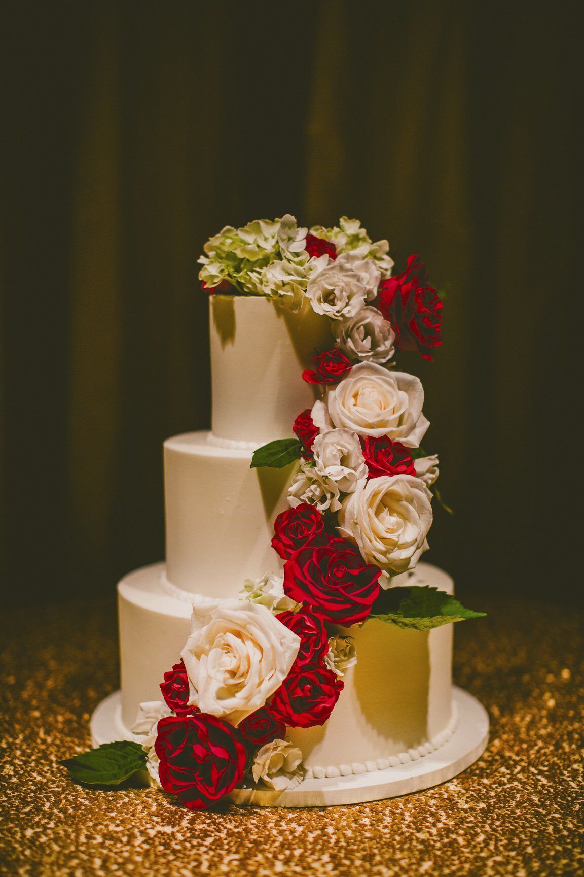 White Cake with Roses