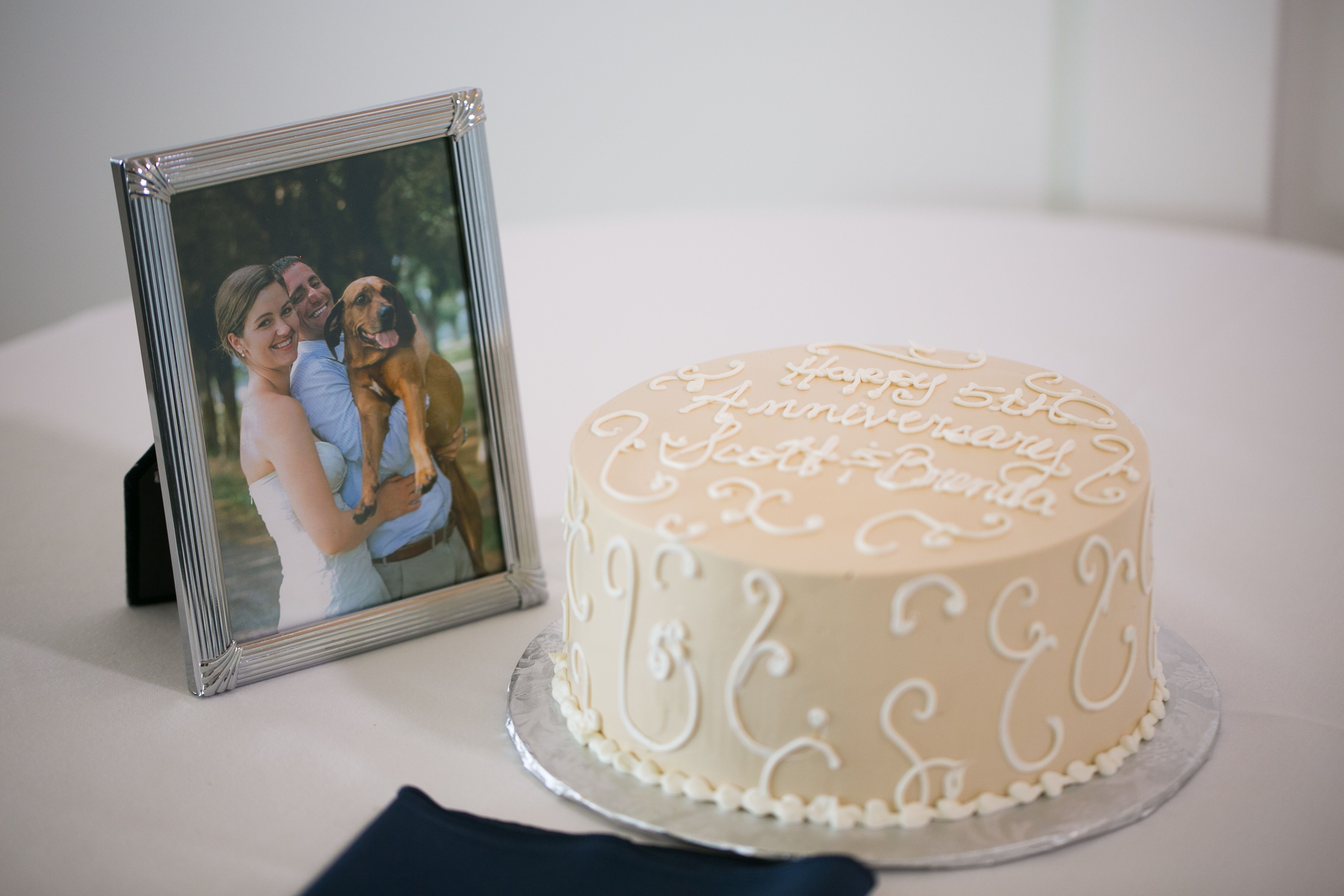 Single-Tier Wedding Anniversary Cake