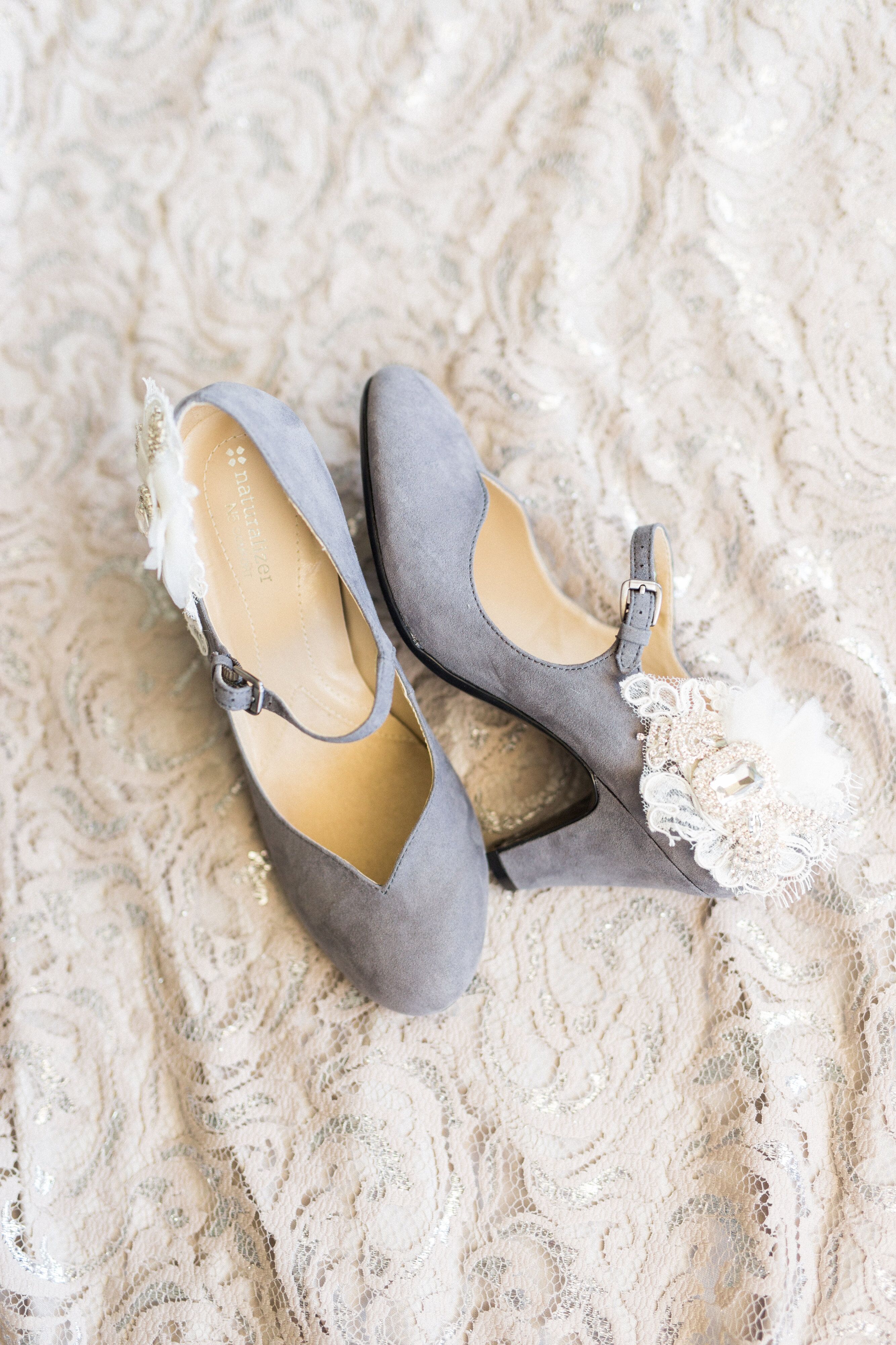 lavender wedding shoes for bride