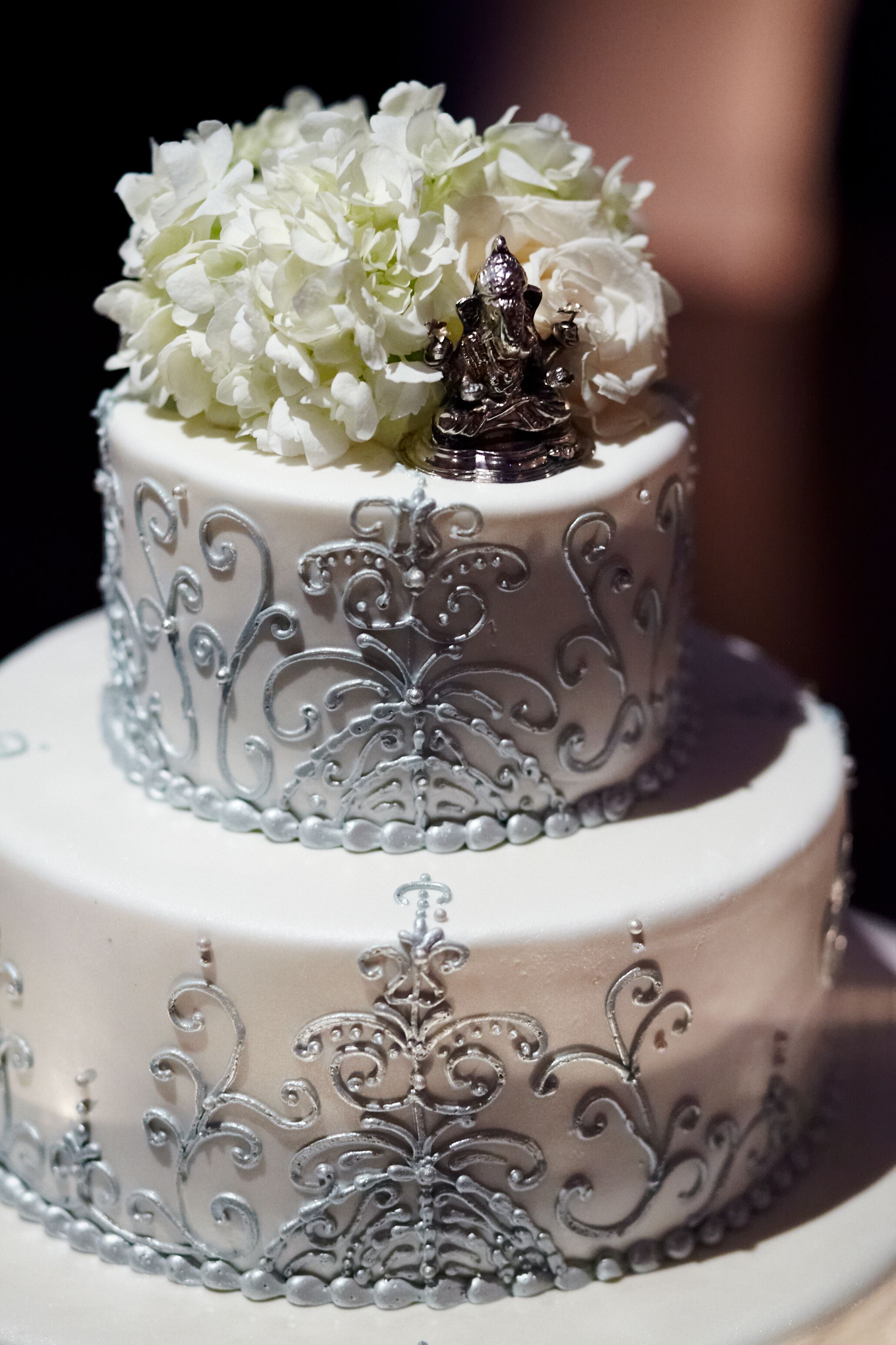 Silver wedding deals cake